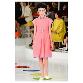 Chanel-Vestido de Tweed com Botões de Pérola Paris / Seoul CC-Rosa