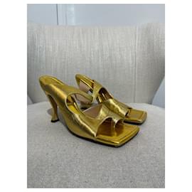 Bottega Veneta-BOTTEGA VENETA  Sandals T.eu 38 leather-Golden