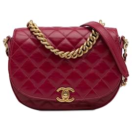 Chanel-Bolsa Chanel CC vermelha acolchoada em pele de cordeiro com aba e corrente-Vermelho