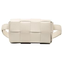 Bottega Veneta-White Bottega Veneta Intrecciato Cassette Belt Bag-Bianco