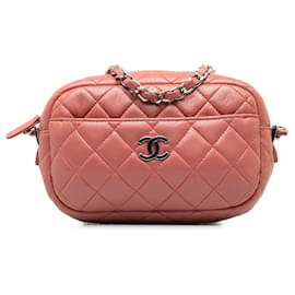Chanel-Kleine Umhängetasche aus rosafarbenem Chanel-Lammleder mit Kameratasche-Pink