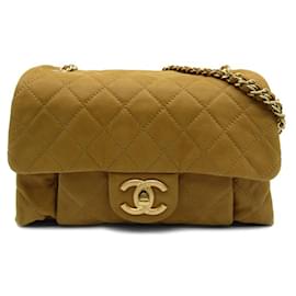 Chanel-Bolso de hombro con solapa Chic Quilt mediano en piel de becerro color canela Chanel-Camello