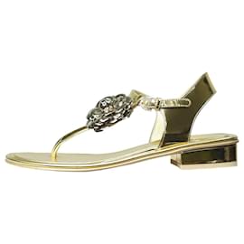 Chanel-Sandálias douradas com tira em T e detalhes florais - tamanho UE 37.5-Dourado
