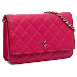 Chanel-Carteira Chanel Clássica de Pele de Cordeiro Rosa em Bolsa Crossbody com Corrente-Rosa