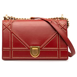 Dior-Bolsa crossbody Diorama média com tachas vermelhas Dior-Vermelho
