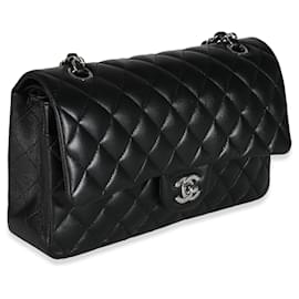 Chanel-Chanel schwarz gestepptes Lammleder mittlere klassische gefütterte Überschlagtasche-Schwarz