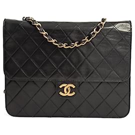 Chanel-Chanel Klassische Matelassé-Umhängetasche aus schwarzem Leder-Schwarz