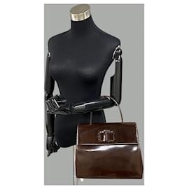 Prada-Prada Patent Turnlock Top Handle Bag Bolso de cuero en buen estado-Otro