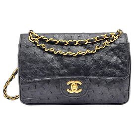 Borsa classica senza tempo con patta in struzzo Chanel Nero