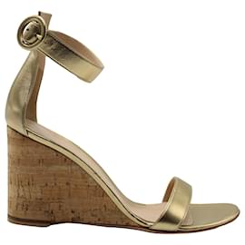Gianvito Rossi-Gianvito Rossi Wedge Sandals in Gold Leather-Golden