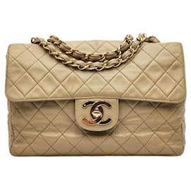 Chanel-Chanel Beige Clássico Intemporal Jumbo XL Aba-Bege