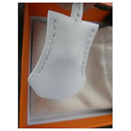 Hermès-campanilla, tirador y candado Hermès nuevos para bolso Hermès, caja y bolsa de polvo.-Blanco