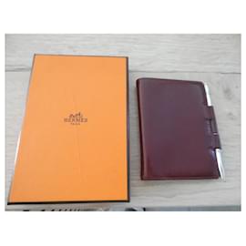 Hermès-agenda de cuero de Hermès en color burdeos con bolígrafo de plata maciza-Burdeos