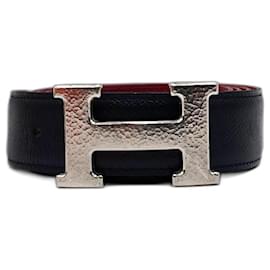 Hermès-Cinturón reversible Hermes Constance H en azul marino y rojo con herrajes plateados texturizados.-Hardware de plata