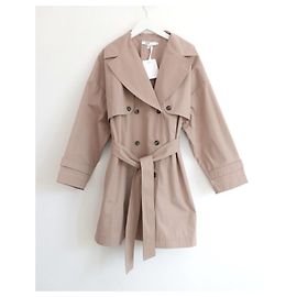 Cappotto impermeabile per ragazze Dior con logo dorato sul retro. Beige