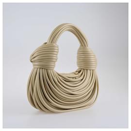 Bottega Veneta-Bottega Veneta – Minitubular-Tasche aus hellbeige gefüttertem Leder mit Knoten-Beige