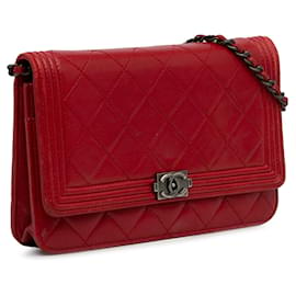 Chanel-Portefeuille rouge Chanel Boy en cuir d'agneau sur sac à bandoulière chaîne-Rouge