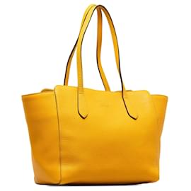 Gucci-Gelbe mittelgroße Swing-Tasche von Gucci-Gelb