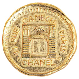 Chanel-Gold Chanel 31 Rue Cambon Hammered Medallion Brooch-Golden