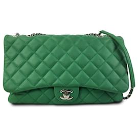 Chanel-Pele de cordeiro clássica Chanel Jumbo verde 3 Bolsa de ombro com aba com compartimento-Verde