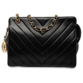 Chanel-Black Chanel Chevron Lambskin Shoulder Bag-Black