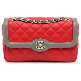 Chanel-Bolso rojo con solapa de día bicolor Chanel-Roja