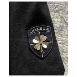 Chanel-Abito in cashmere nero con toppa a trifoglio CC.-Nero