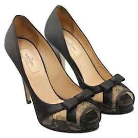 Valentino-Zapatos de tacón con punta abierta en negro de Valentino-Negro