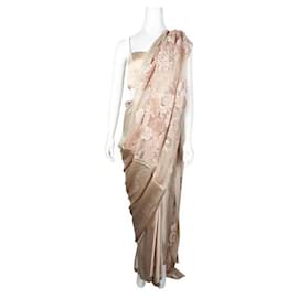 Autre Marque-Zeitgenössischer Designer-Sari aus goldener Seide mit Blumenstickerei-Golden