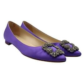 Manolo Blahnik-Manolo Blahnik Zapatos planos de satén con punta en color morado - Adornos plateados-Púrpura