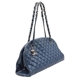 Chanel-Bolsa de couro acolchoada Chanel azul escuro Mademoiselle 2011-Azul