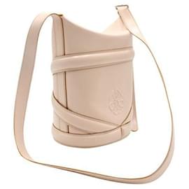 Alexander Mcqueen-Alexander Mcqueen Bolsa de ombro tipo balde de couro The Curve em nude-Carne