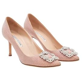 Manolo Blahnik-Zapatos de tacón Hangisi con hebilla joya de tela rosa brillante-Rosa