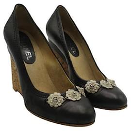 Chanel-Zapatos de tacón con cuña y puntera negra-Negro