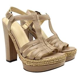 Stuart Weitzman-Stuart Weitzman Sandalias de cuero marrón-Bronce