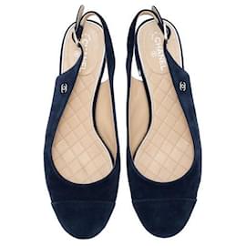 Chanel-Zapatos de tacón con tira trasera de ante con logo Cc entrelazado de Chanel-Azul marino