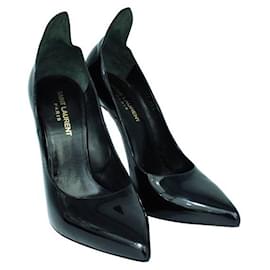 Saint Laurent-Zapatos de salón puntiagudos de charol de Saint Laurent-Negro