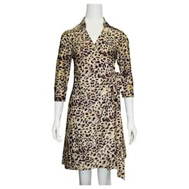 Diane Von Furstenberg-Diane Von Furstenberg Robe portefeuille en soie à imprimé léopard-Autre