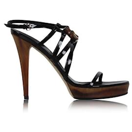 Gucci-GUCCI Sapatos Gucci pretos com salto de madeira e detalhes de madeira na frente-Preto