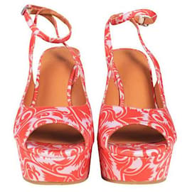 Autre Marque-ZEITGENÖSSISCHE DESIGNER-Sandalen aus bedrucktem Satin mit Keilabsatz und Peep-Toe in Rosa-Pink