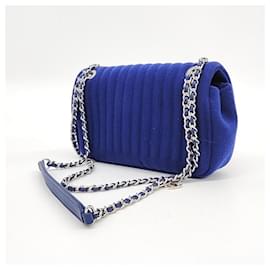 Chanel-Bolso de hombro de tela Chanel-Azul