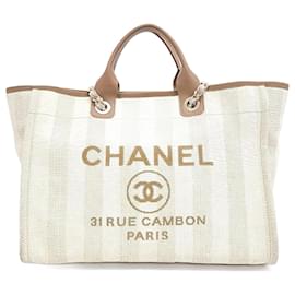 Chanel-Bolsa de Ombro Chanel Doville A66941-Bege,Cru