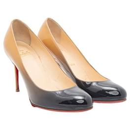 Christian Louboutin-Tacones con punta redonda de Christian Louboutin Ombre-Bronce