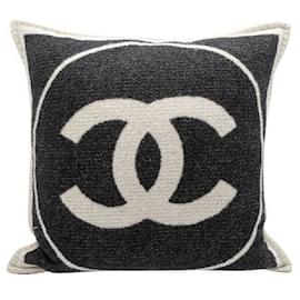 Chanel-Coussin en laine Chanel CC-Noir