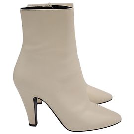 Yves Saint Laurent Bottines Saint Laurent à Bout Amande en Cuir de Veau Ecru Cuir Blanc Écru