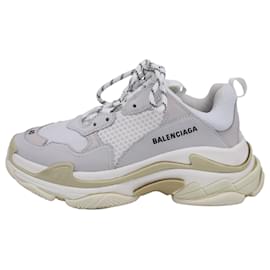 Balenciaga-Balenciaga Triple S Sneakers aus grauem und weißem Polyurethan-Grau
