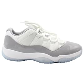 Nike-Nike Jordan 11 Retro Low Sneakers in Grey Patent Leather-Grey