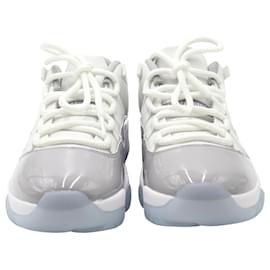 Nike-Nike Jordan 11 Baskets basses rétro en cuir verni gris-Gris