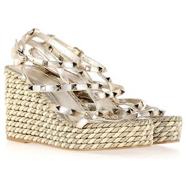 Valentino Garavani Sandales compensées espadrilles Rockstud métallisées en cuir doré Doré