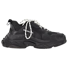 Balenciaga-Balenciaga Triple S Sneakers in Black Polyurethane-Black